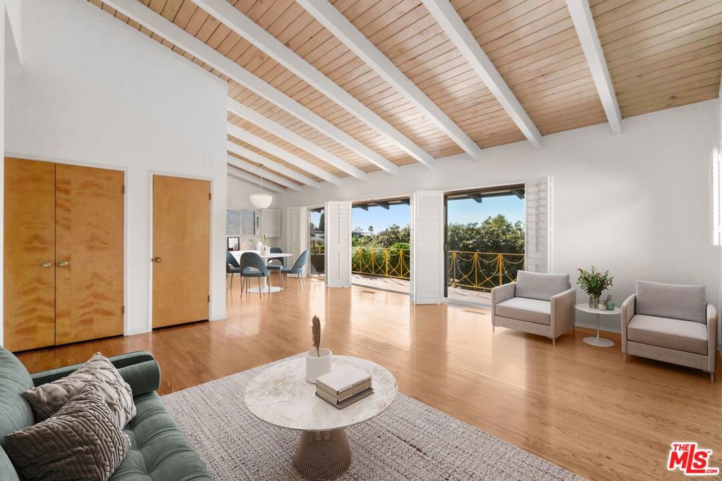 3827 FRANKLIN Avenue