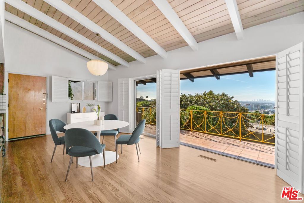 3827 FRANKLIN Avenue