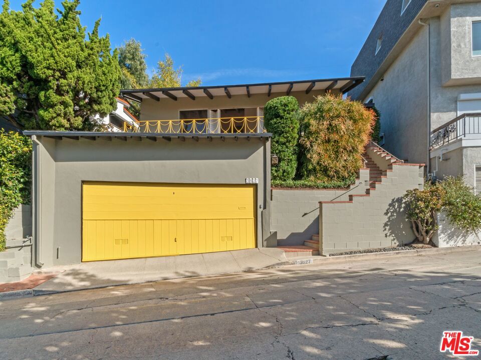 3827 FRANKLIN Avenue