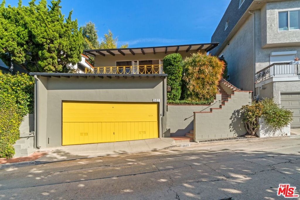 3827 FRANKLIN Avenue