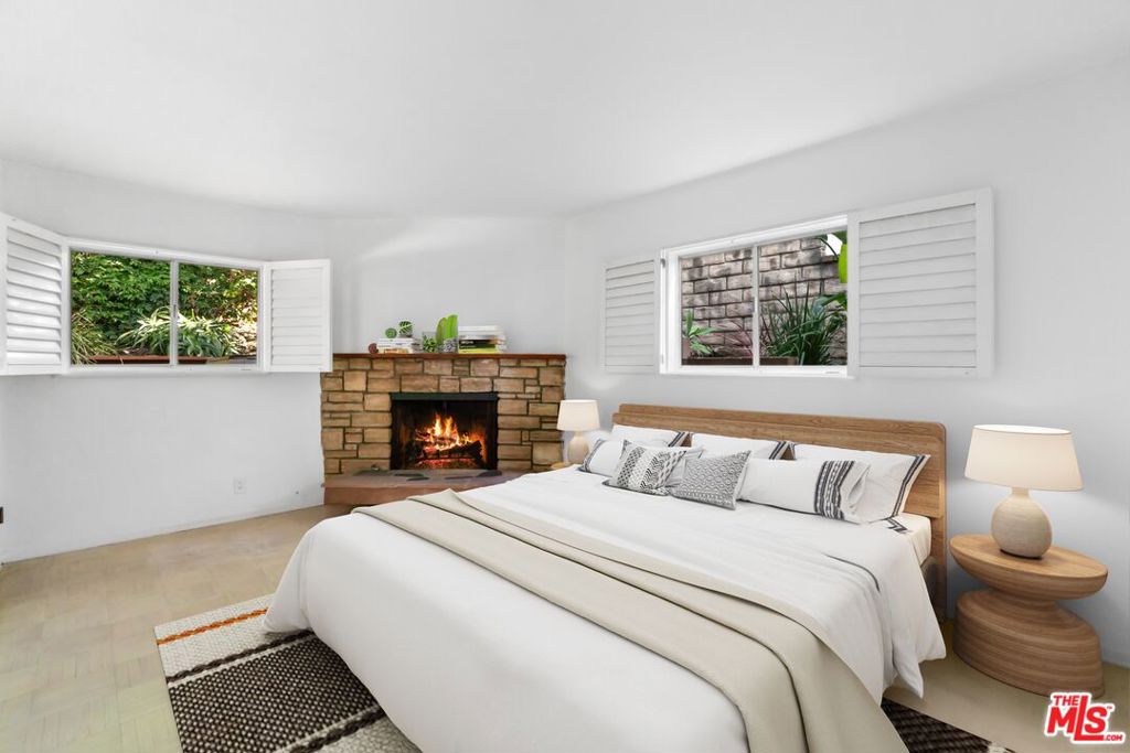 3827 FRANKLIN Avenue