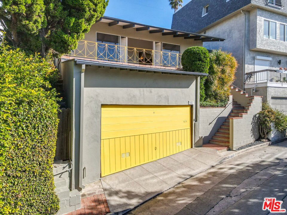 3827 FRANKLIN Avenue