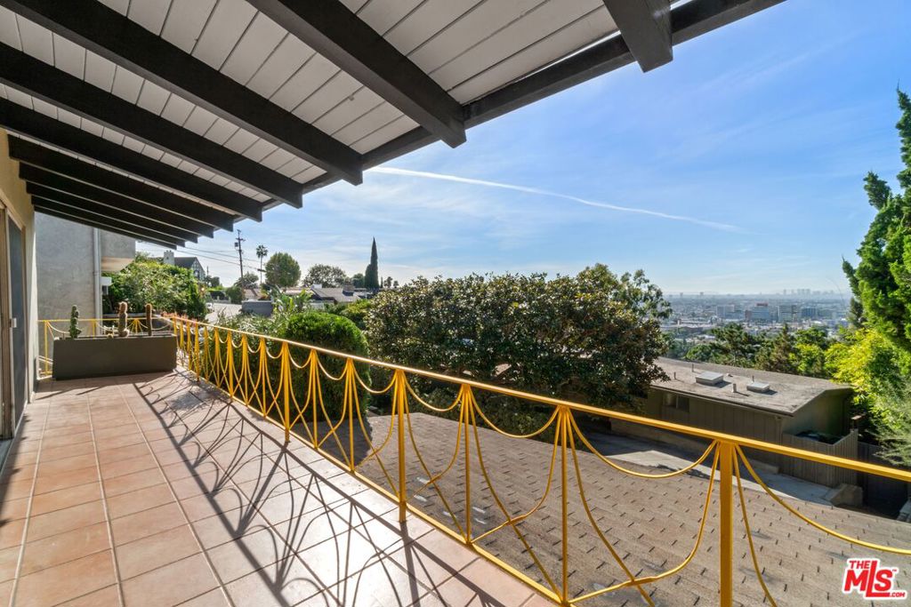 3827 FRANKLIN Avenue