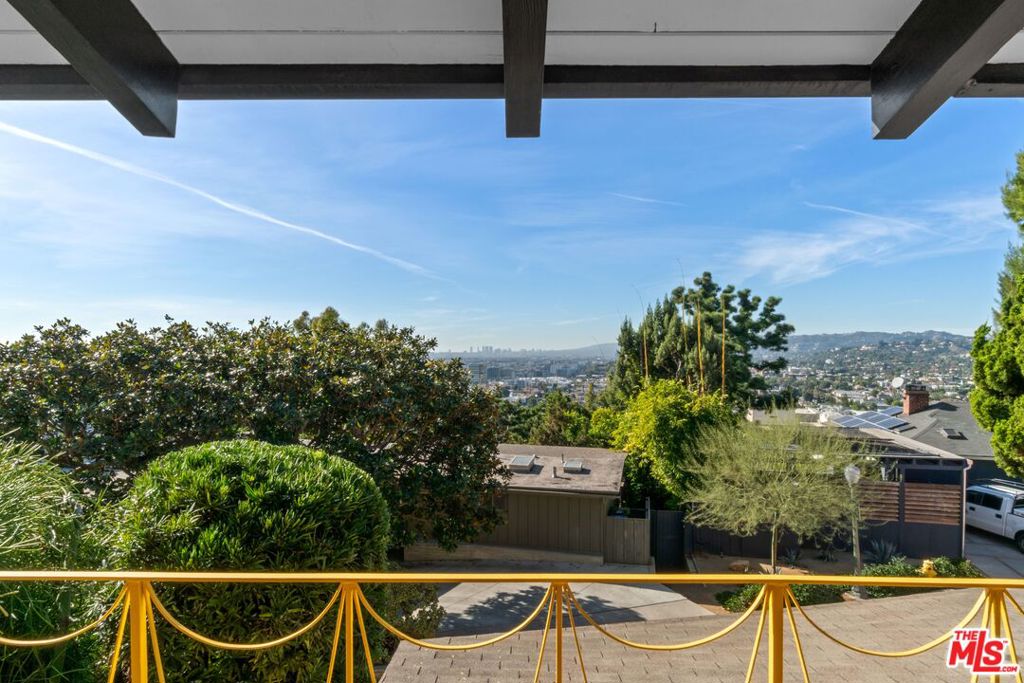 3827 FRANKLIN Avenue