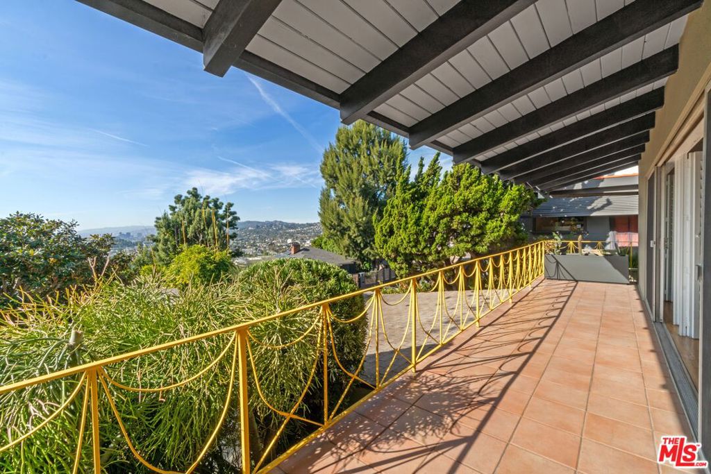 3827 FRANKLIN Avenue