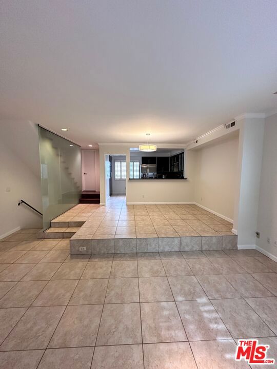 621 N Orlando Avenue Unit: 10 