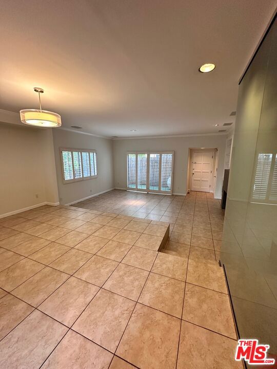 621 N Orlando Avenue Unit: 10 