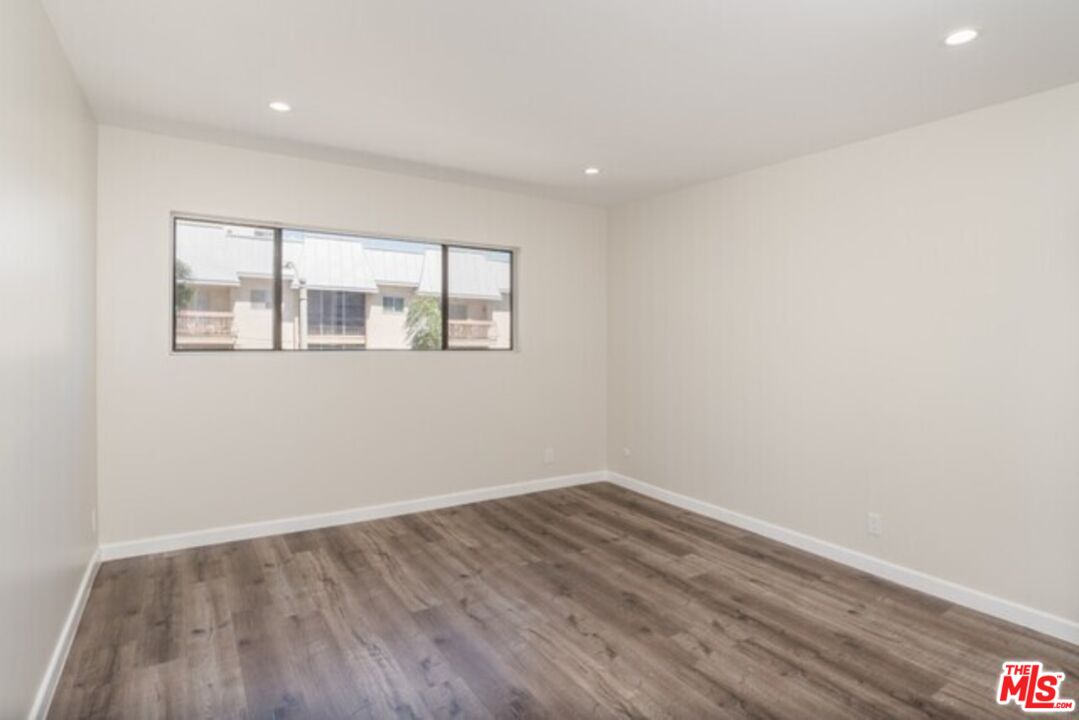 1735 N Fuller Ave Unit: 324 