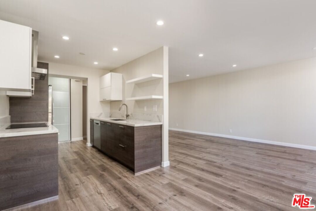 1735 N Fuller Ave Unit: 324 