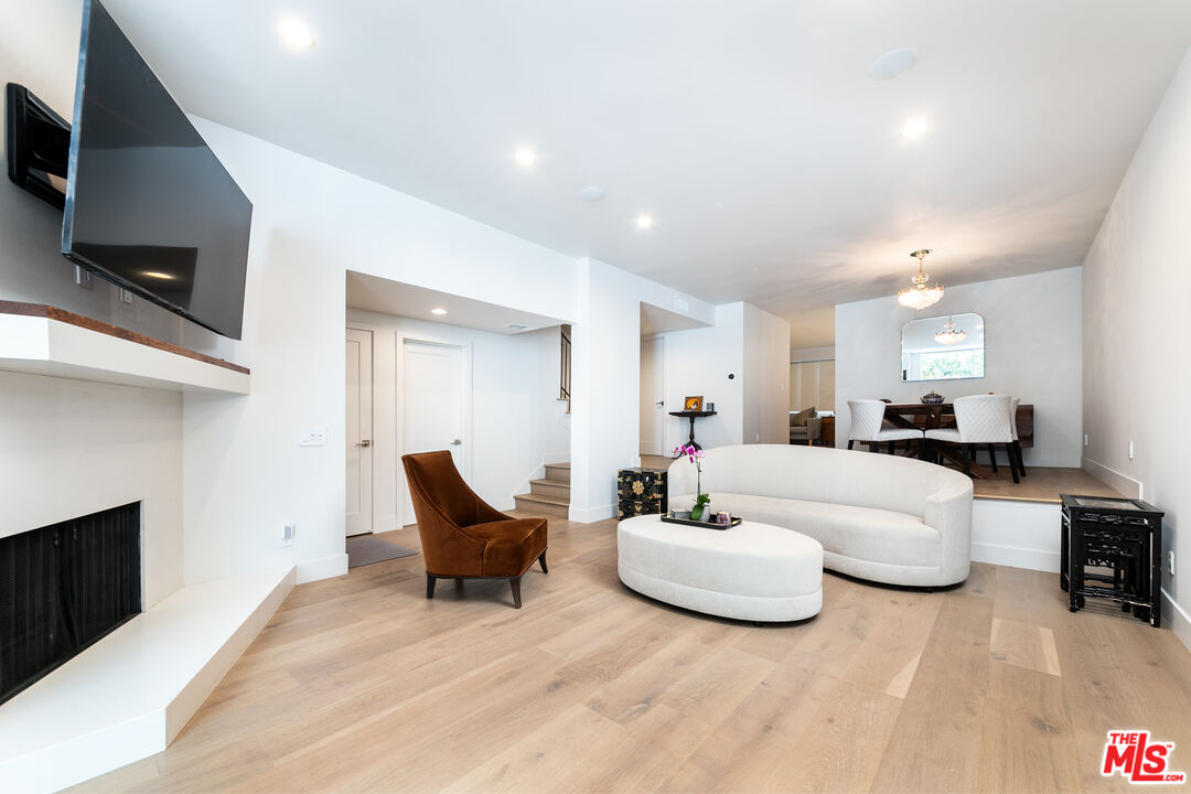 17145 Palisades Cir Unit: 90