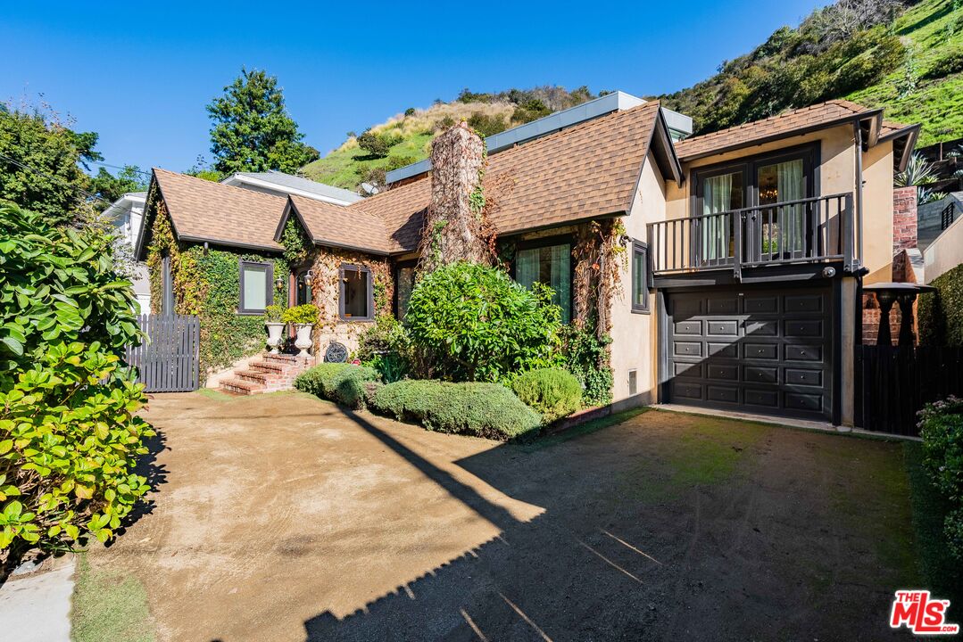 1318 N Beverly Glen Blvd