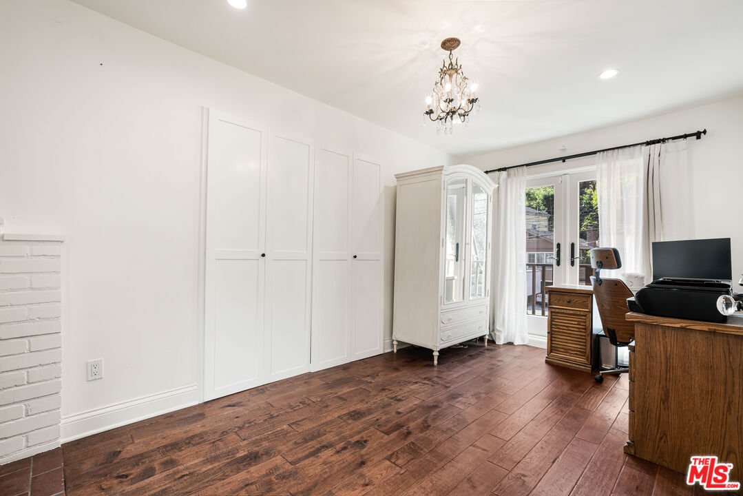 1318 N Beverly Glen Blvd