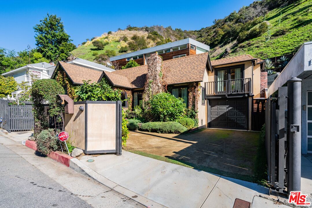 1318 N Beverly Glen Blvd