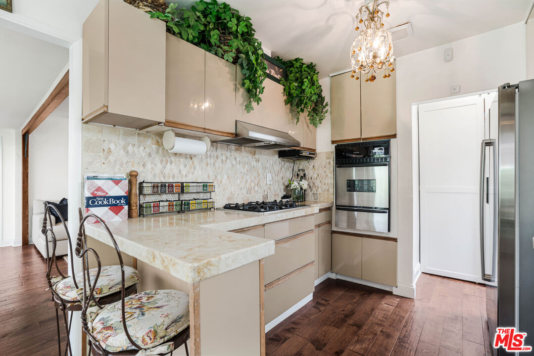 1318 N Beverly Glen Blvd