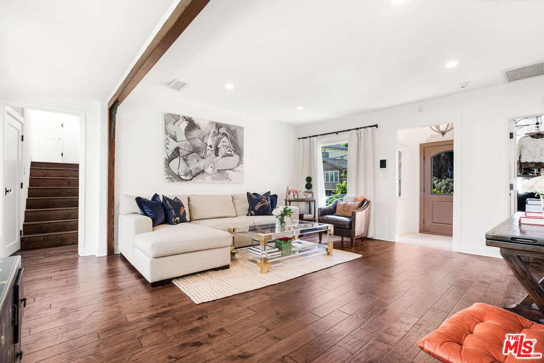 1318 N Beverly Glen Blvd