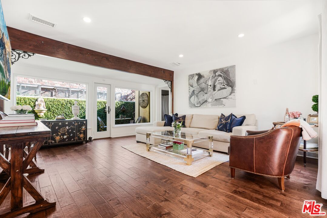 1318 N Beverly Glen Blvd