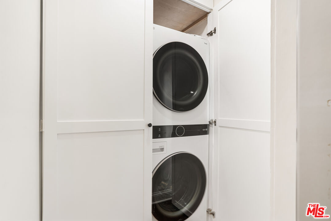 1318 N Beverly Glen Blvd