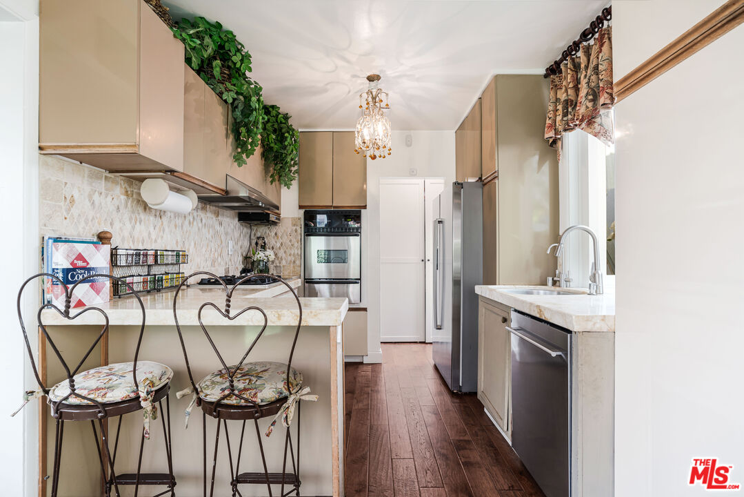 1318 N Beverly Glen Blvd