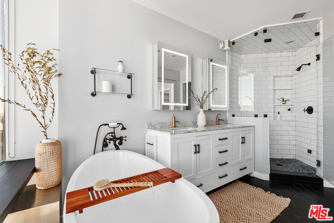 1100 Wilshire Blvd Unit: 2102