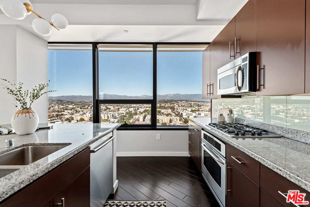 1100 Wilshire Blvd Unit: 2102