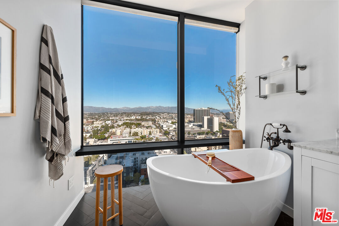 1100 Wilshire Blvd Unit: 2102