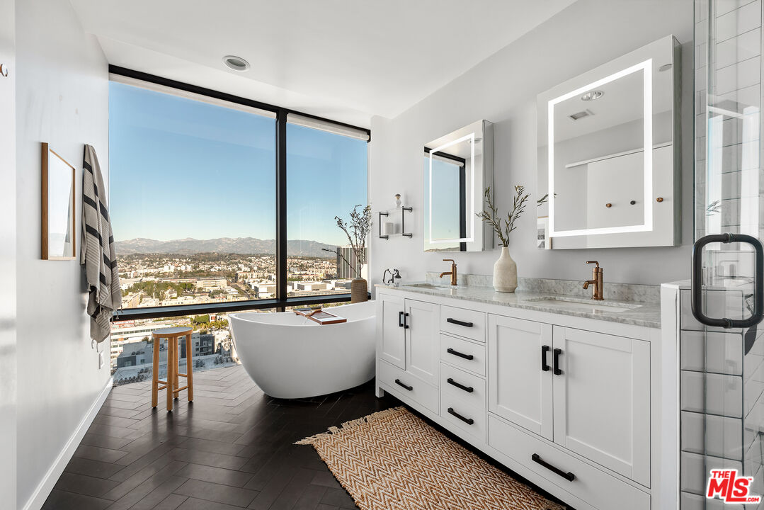 1100 Wilshire Blvd Unit: 2102