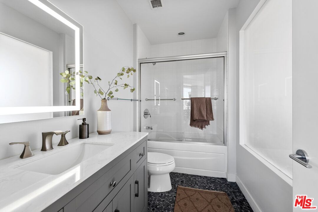 1100 Wilshire Blvd Unit: 2102