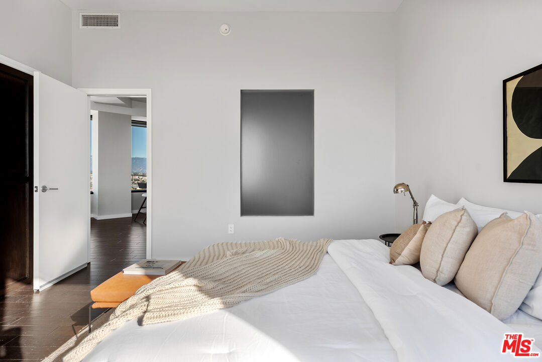 1100 Wilshire Blvd Unit: 2102