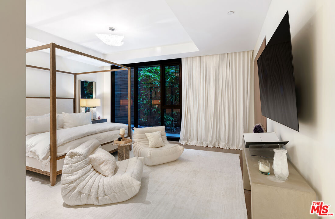 8420 Sunset Boulevard Unit: 107