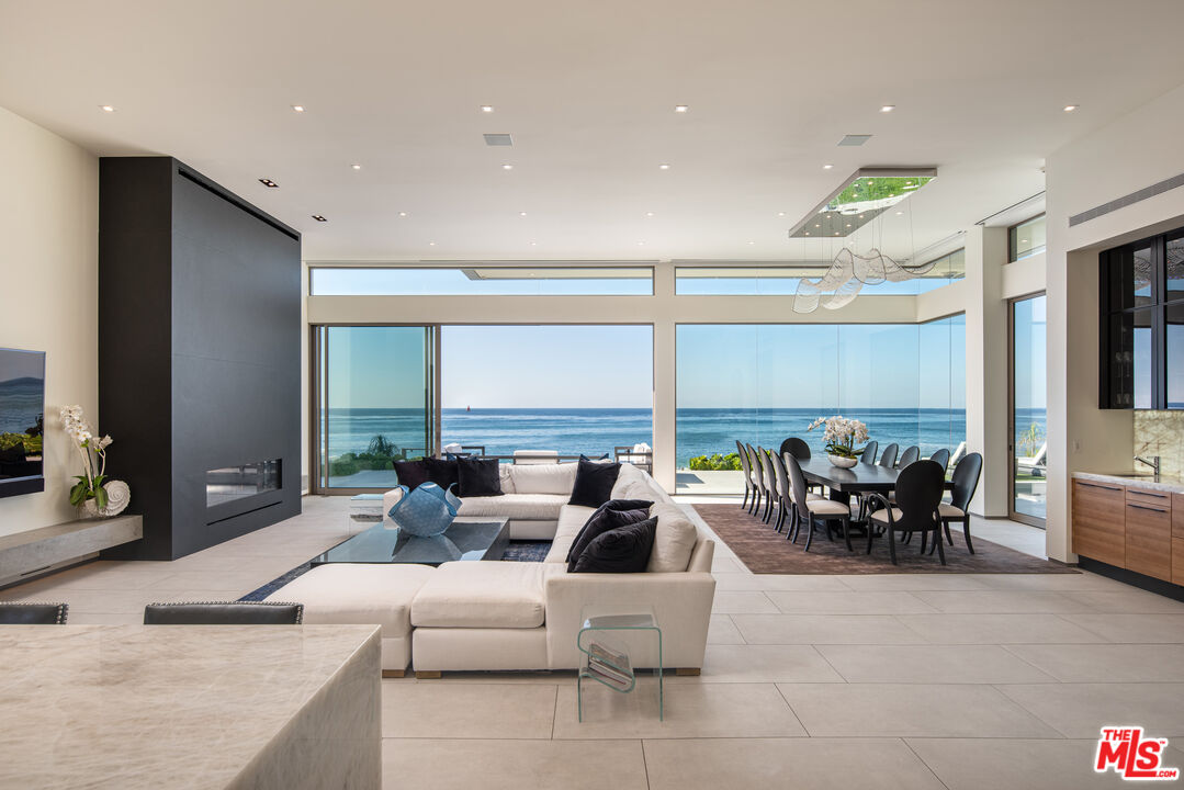 6436 Camino De La Costa