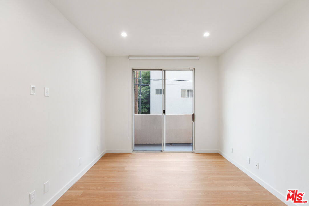 200 N ALMONT DR Unit: 104