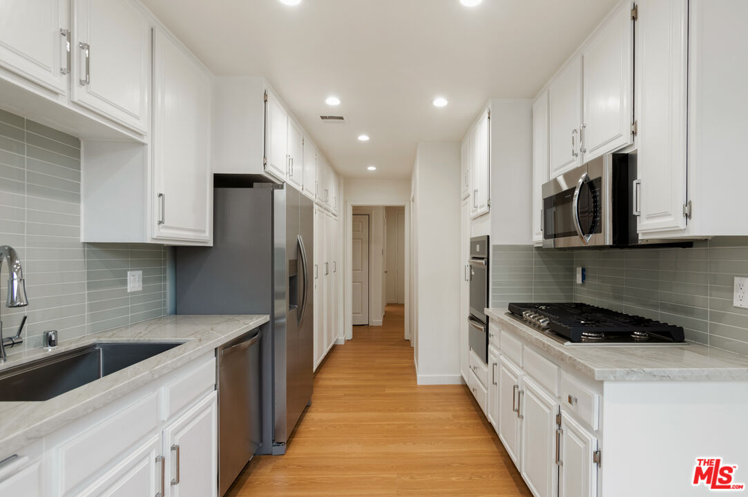 200 N ALMONT DR Unit: 104