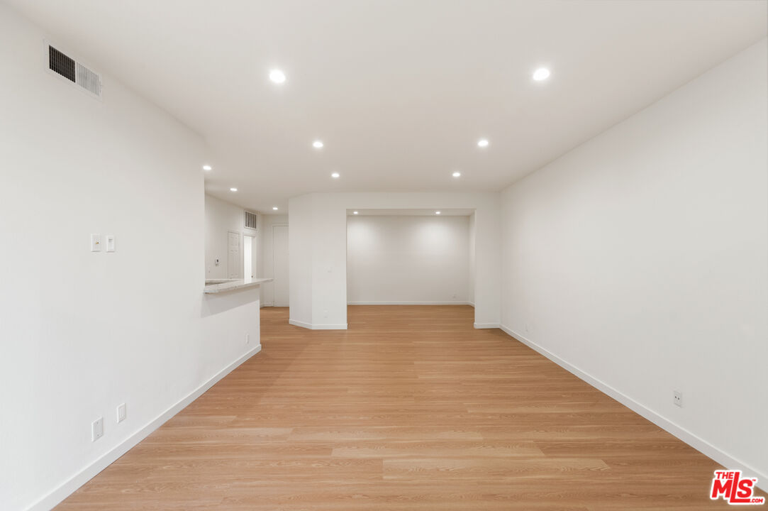 200 N ALMONT DR Unit: 104