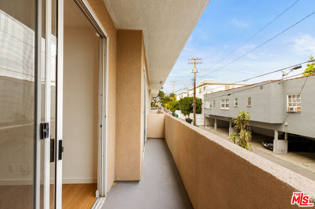 200 N ALMONT DR Unit: 104