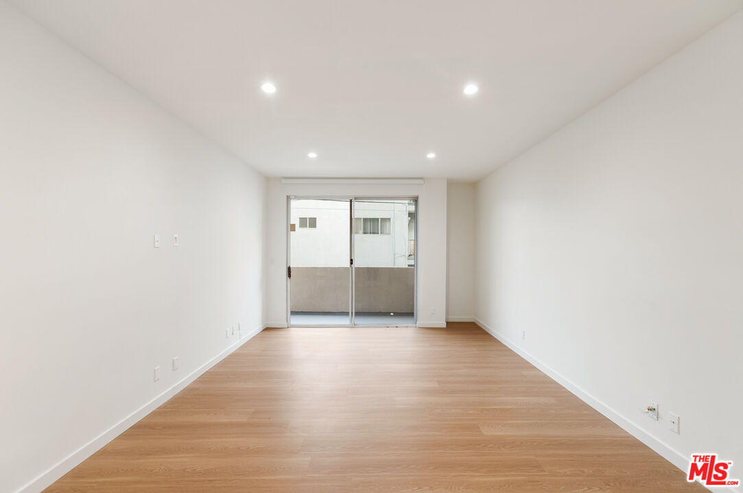 200 N ALMONT DR Unit: 104