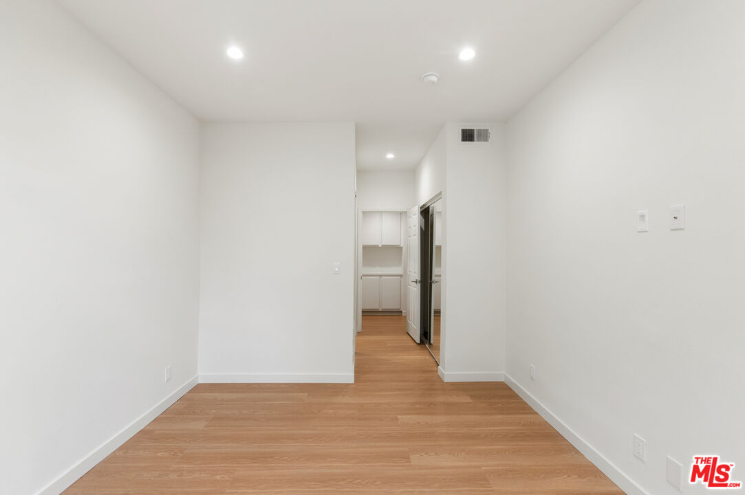 200 N ALMONT DR Unit: 104