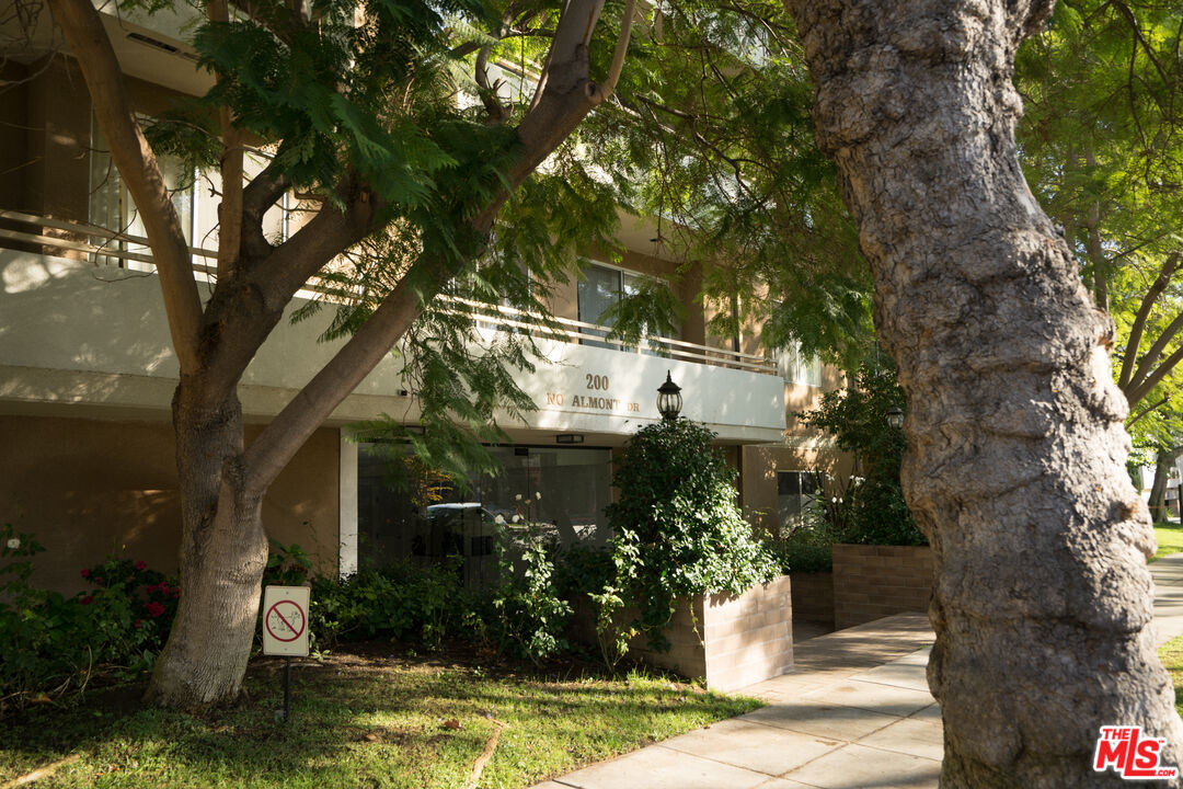 200 N ALMONT DR Unit: 104