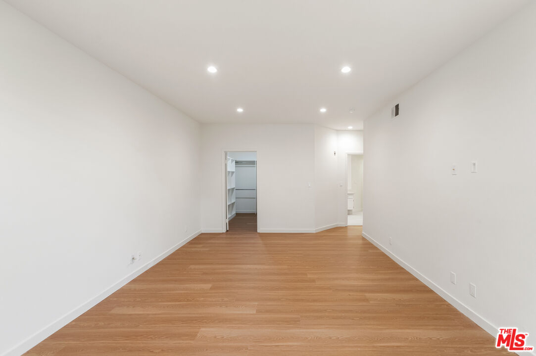 200 N ALMONT DR Unit: 104