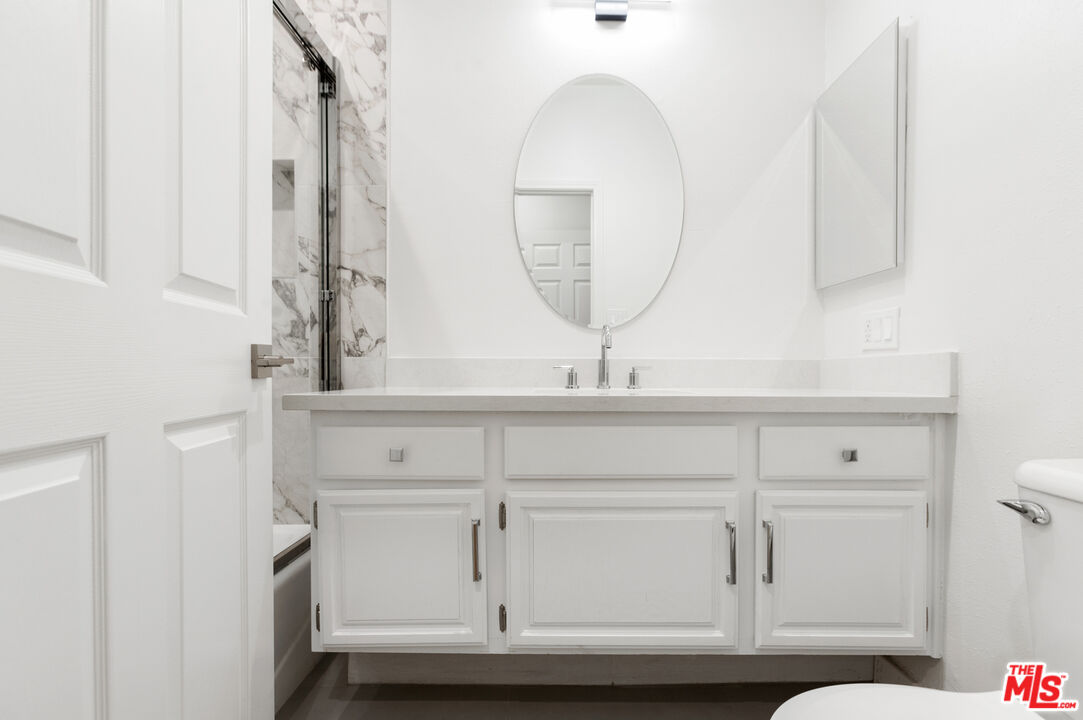 200 N ALMONT DR Unit: 104