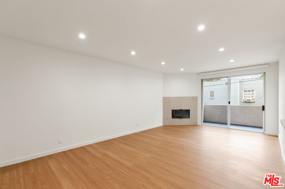 200 N ALMONT DR Unit: 104