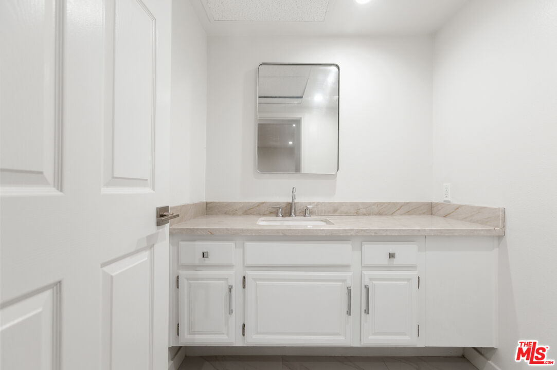 200 N ALMONT DR Unit: 104