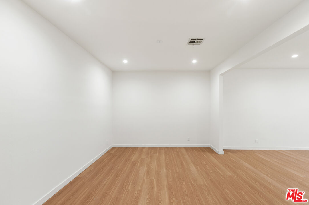 200 N ALMONT DR Unit: 104