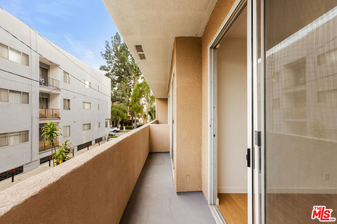 200 N ALMONT DR Unit: 104