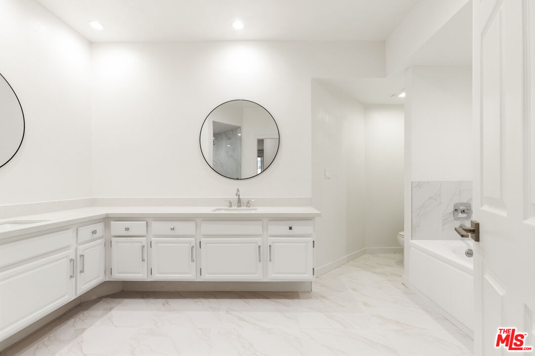 200 N ALMONT DR Unit: 104