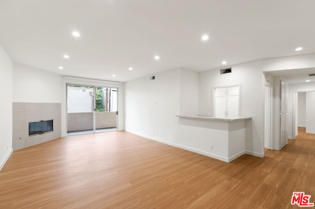 200 N ALMONT DR Unit: 104