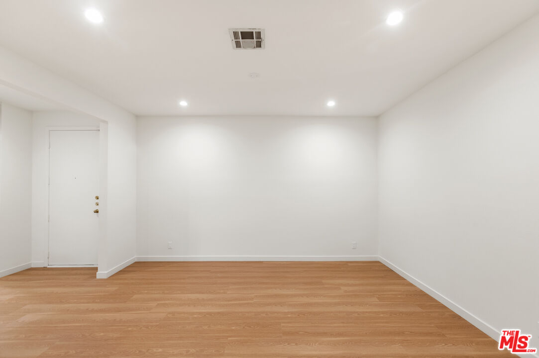 200 N ALMONT DR Unit: 104