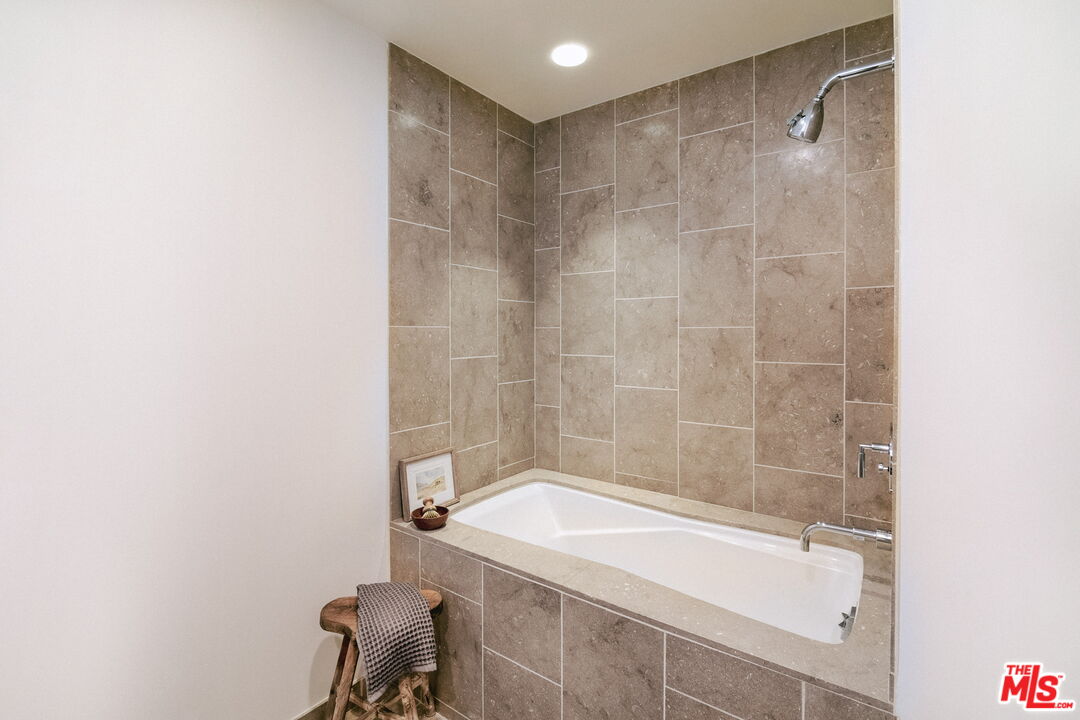 6250 Hollywood Blvd Unit: 5G