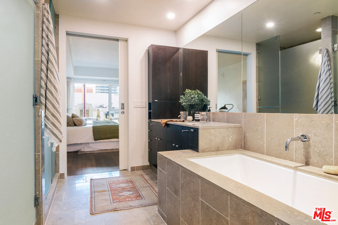 6250 Hollywood Blvd Unit: 5G