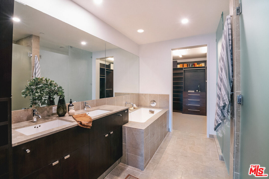 6250 Hollywood Blvd Unit: 5G