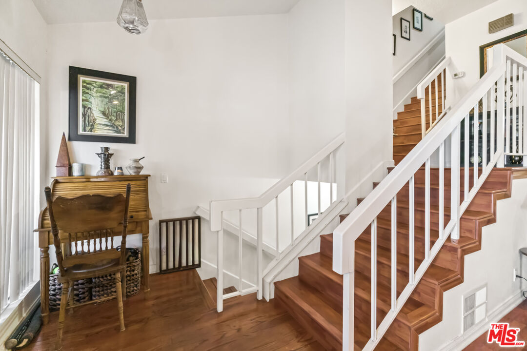 6021 Lindley Ave Unit: 11